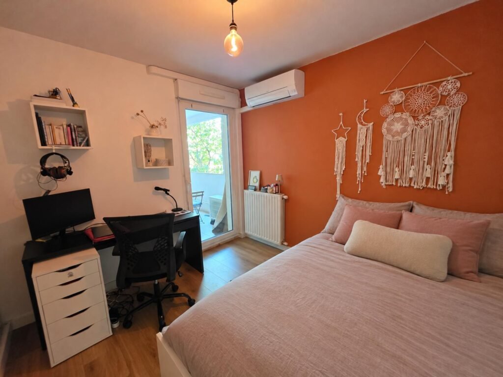 Chambre climatisée avec accès extérieur – appartement T2 La Lironde, Montpellier